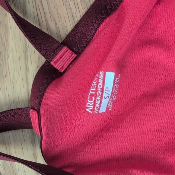 Arc'teryx red women's workout top - Picture 3 of 3